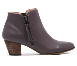 Clearance Chelsea Crew Women's Logan Heeled Booties