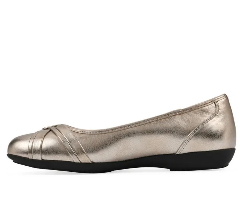 Outlet Cliffs by White Mountain Women's Calming Flats