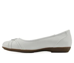 Hot Cliffs by White Mountain Women's Calming Flats