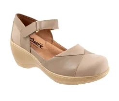 Clearance Softwalk Women's Miri Heeled Clogs